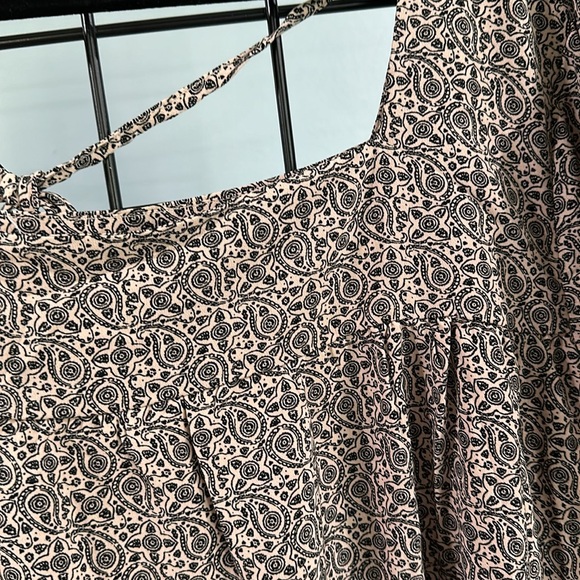 Plus size paisley dress - Picture 2 of 4